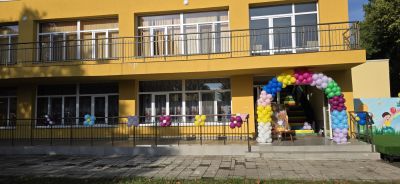 Честит първи учебен ден! С усмивки и вълнение открихме новата учебна година. Нека тази година бъде пълна със знание, открития и незабравими мигове на радост и приятелство. - Изображение 8
