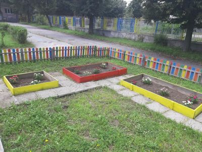 Мини розова градинка! Малки и големи с усмивки и лейки се грижим за нея! - ДГ 15 Райна Княгиня - Перник