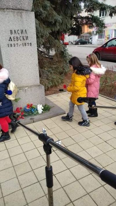 Поклон пред делото на Апостола на свободата - ДГ 15 Райна Княгиня - Перник