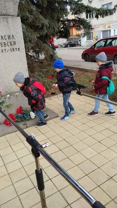 Поклон пред делото на Апостола на свободата - ДГ 15 Райна Княгиня - Перник