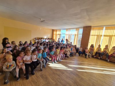 "Състезание чудно с петле ранобудно" - театър - ДГ 15 Райна Княгиня - Перник