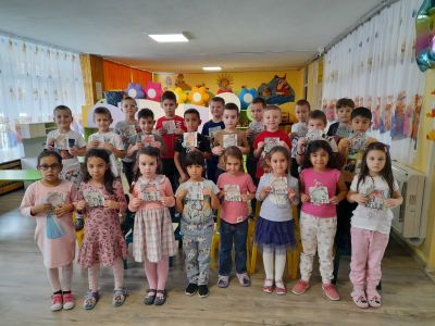 Четвърта група "Звездички" - "Ден на Християнското семейство" - ДГ 15 Райна Княгиня - Перник