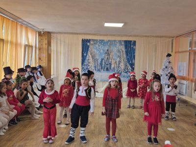 Коледно тържество - ДГ 15 Райна Княгиня - Перник